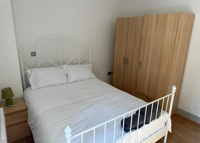 Two Bedroom Apartment In The Heart Of The City